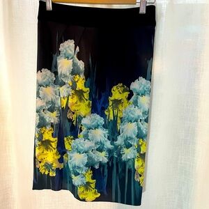Karen Millen EUC Pencil Skirt, Navy with Blue and Yellow Iris Print, size 6